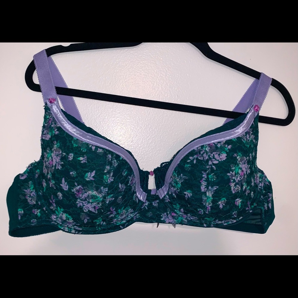 LIKE NEW Adore Me Bra 42D Contour Plus Size in Green/Lavender Lace with keyhole